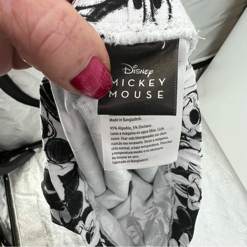 Large  Disney  Mickey Mouse Shorts   New - Picture 3 of 4